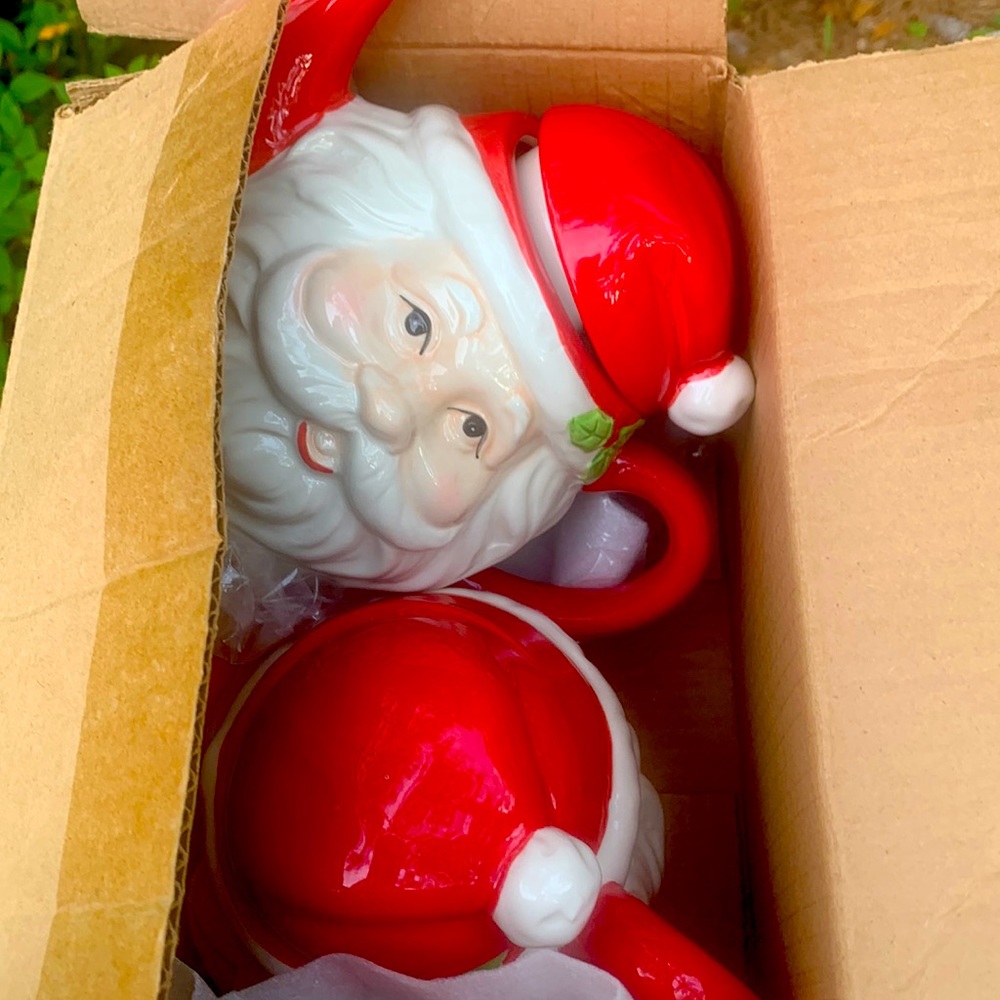 Saint Nick Tea Pots